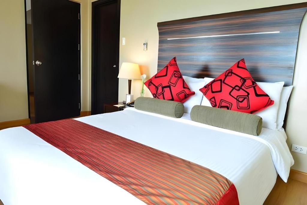 Lancaster Hotel Manila Mandaluyong Екстериор снимка