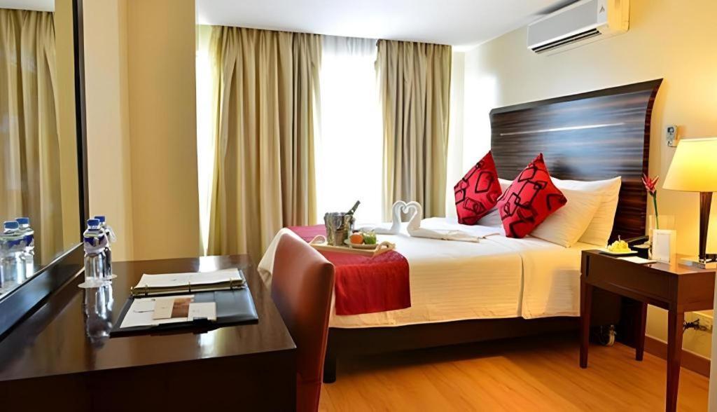 Lancaster Hotel Manila Mandaluyong Екстериор снимка