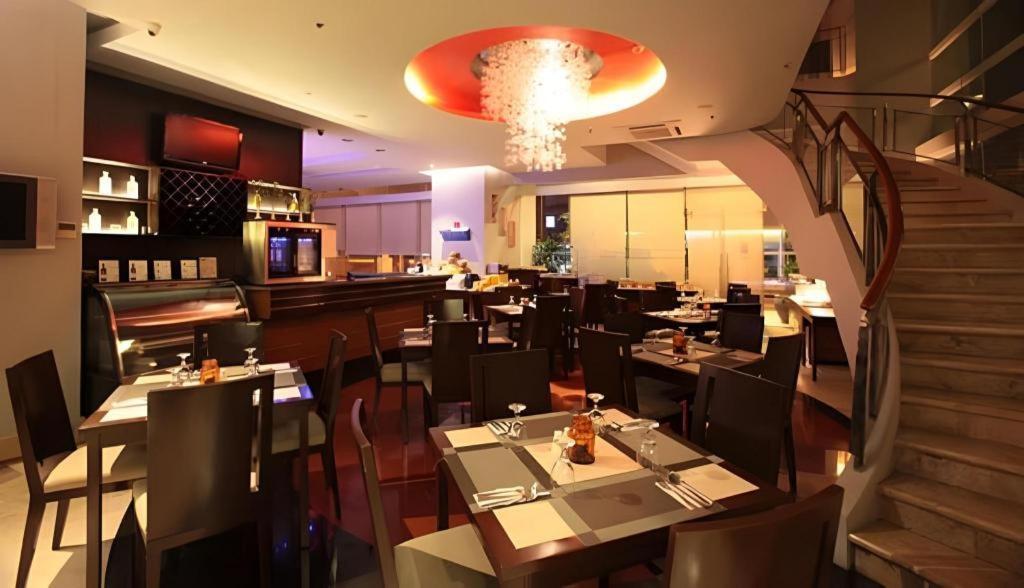 Lancaster Hotel Manila Mandaluyong Екстериор снимка