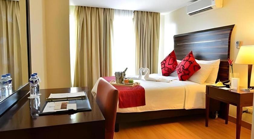 Lancaster Hotel Manila Mandaluyong Екстериор снимка